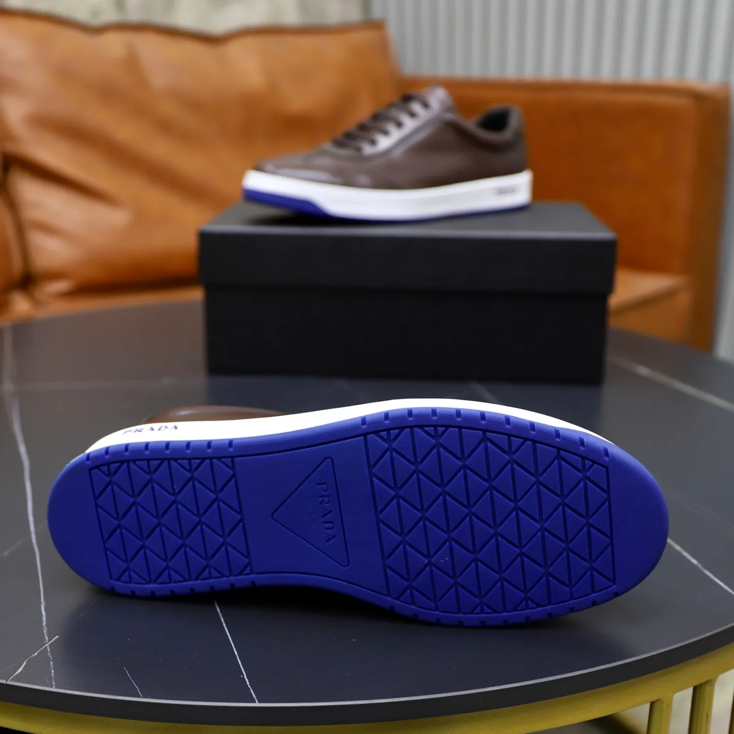 Factory price: 💰640 Prada classic men’s lace-up casual shoes | Imported cowhide upper | Upper stitching layered design, light and breathable | Soft and comfortable | Decorated with PRADA letters on the side | Distinctive sports style, showing the brand style | Lightweight concave and convex pattern rubber soles | Matched with cowhide foot pad lining | Excellent foot feel, fashionable and elegant | Size: 38-44 (45 customized)